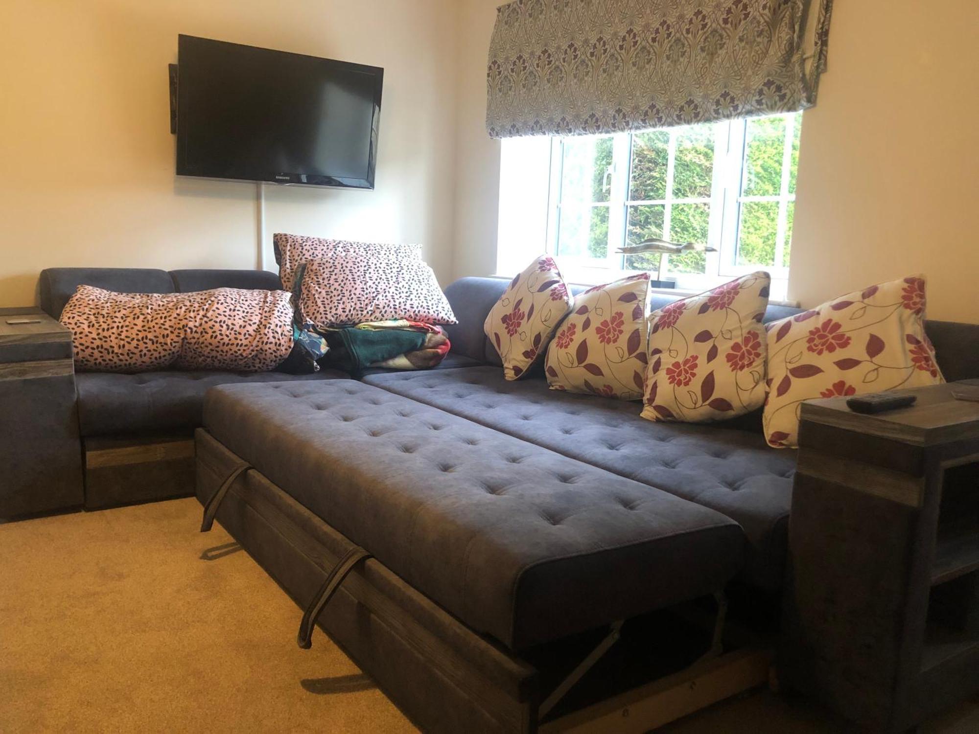 Entire Guest Suite With Gated Property Broad Blunsdon Exterior photo