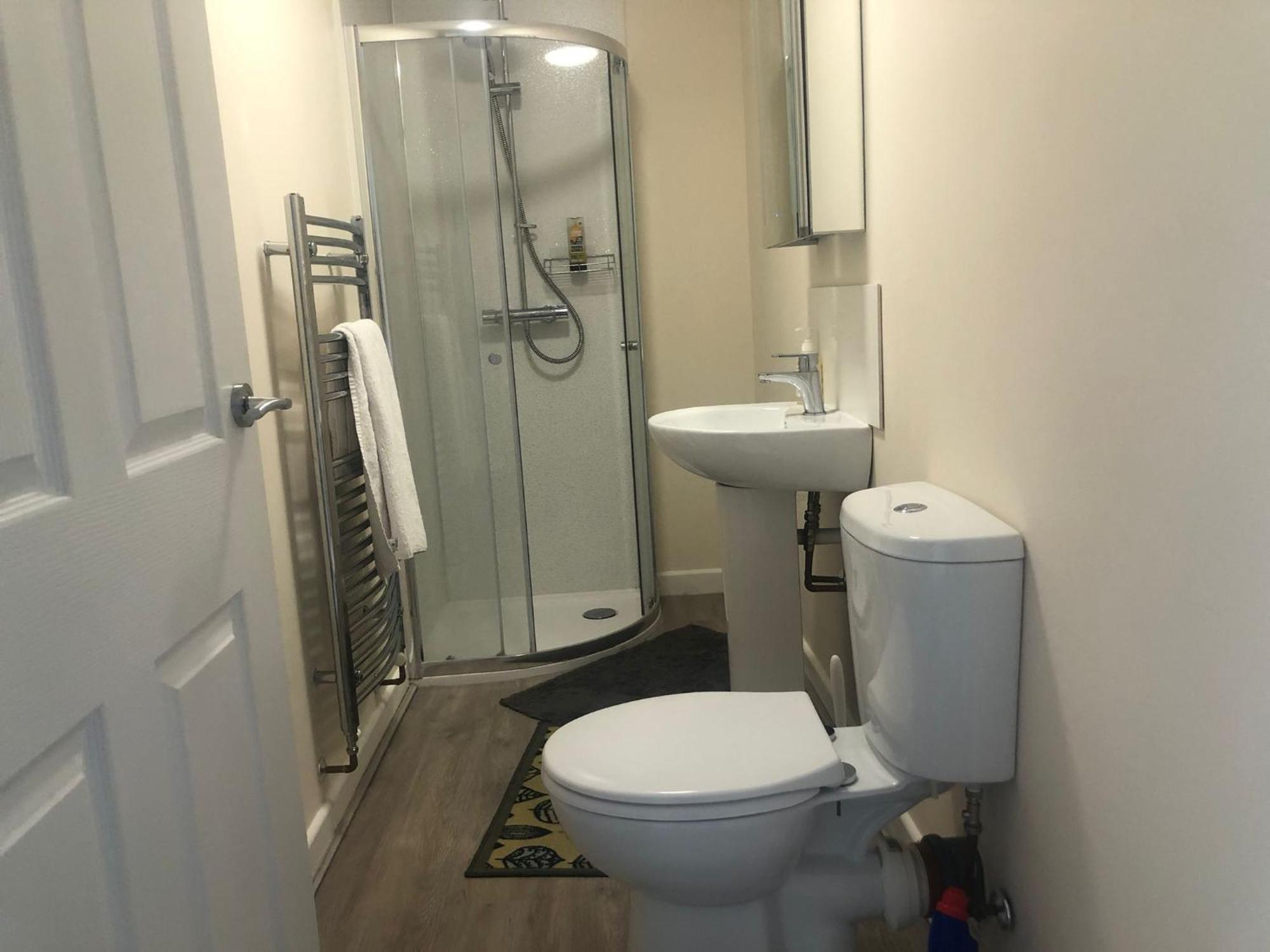 Entire Guest Suite With Gated Property Broad Blunsdon Exterior photo